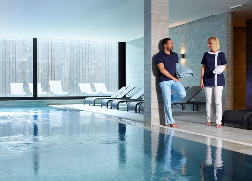 Hotel with sauna and jacuzzi